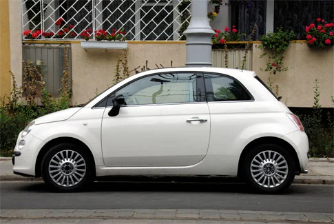 weißer Fiat 500 – Beispiel für Gebrauchtwagenankauf Baden-Baden